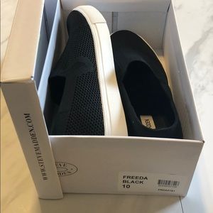 STEVE MADDEN FREEDA BLACK SLIP ON SNEAKER SIZE 10